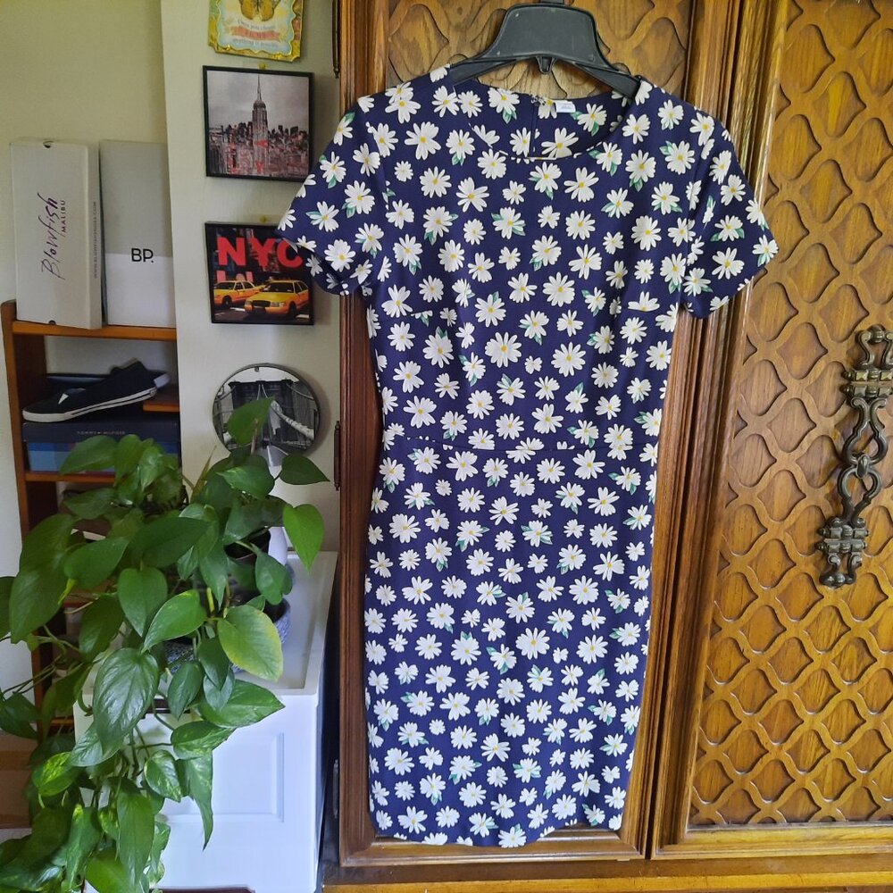 Old Navy Printed Ponte-Knit Sheath Dress - Navy Daisy Print, Size XS - Picture 2 of 16